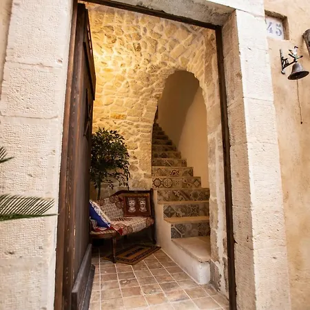 Si-moutique, Le Case-grotte Degli Avi 2 Apartment