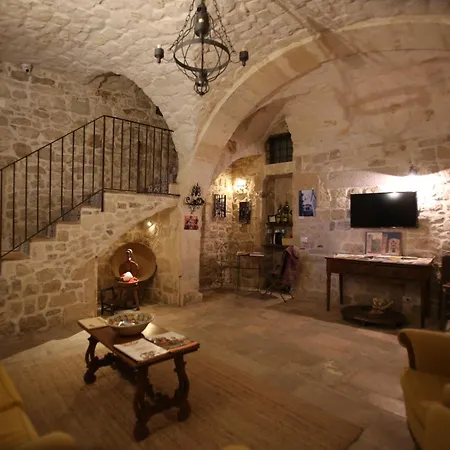 Apartment Si-moutique, Le Case-grotte Degli Avi 2 *