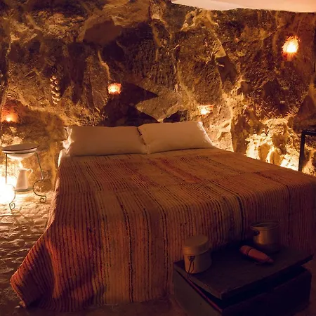 Apartment Si-moutique, Le Case-grotte Degli Avi 2