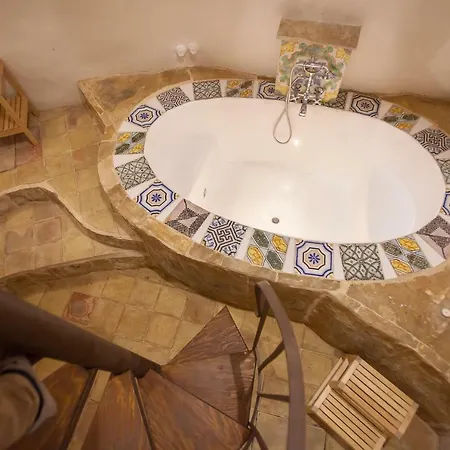 Apartment Si-moutique, Le Case-grotte Degli Avi 2 *