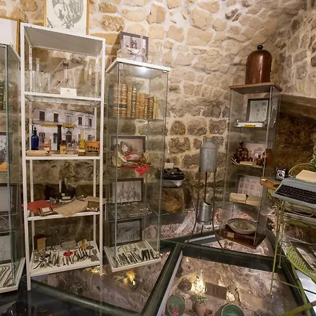 Si-moutique, Le Case-grotte Degli Avi 2 *